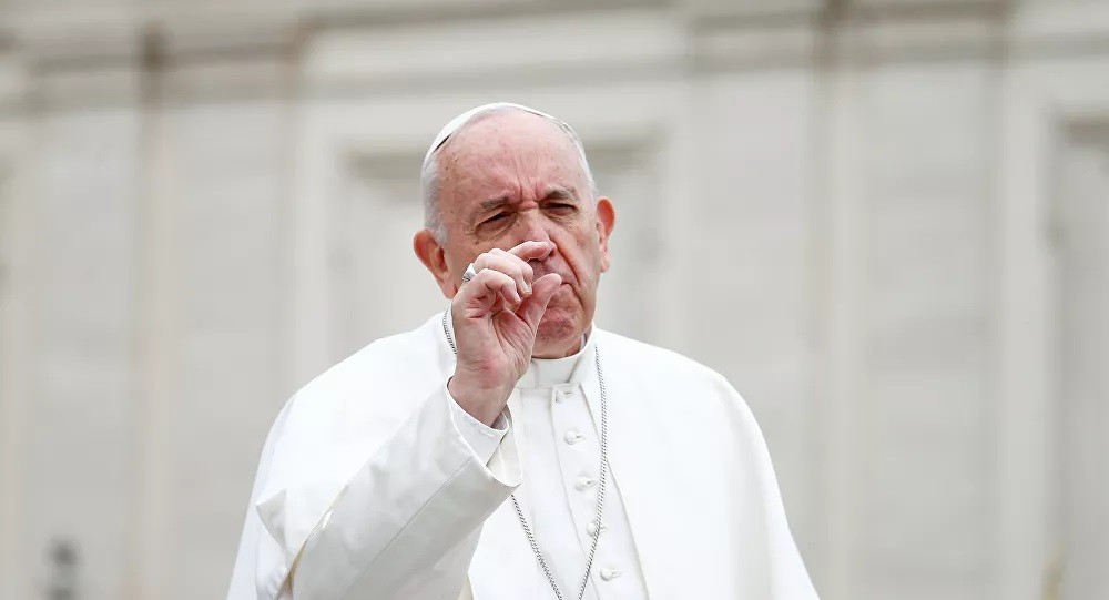 البابا فرنسيس يصف الهجوم على رئيس الوزراء العراقي "بالعمل الإرهابي الحقير"   