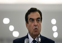 وزير الإعلام اللبناني يعلن أنه لن يقدم استقالته   