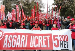 آلاف الأتراك يتظاهرون في إسطنبول احتجاجا على تردي الأوضاع المعيشية