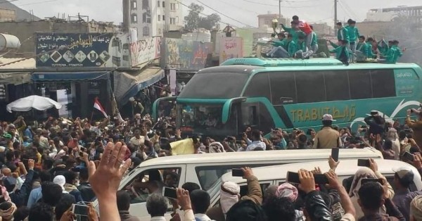 منتخب الناشئين يحظى باستقبال جماهيري واسع في تعز وإب قبل وصوله صنعاء