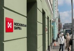 بعد خسائر فادحة.. بورصة موسكو تقفز بنحو 28%