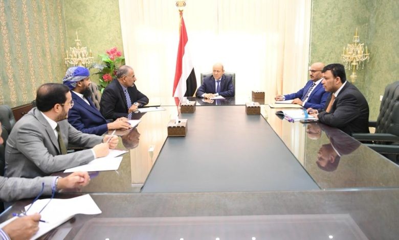 “الرئاسي اليمني” يوجه الحكومة بتسهيل الإفراج عن السجناء المعسرين