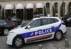 فرنسا.. إصابة قس جراء هجوم بسكين داخل كنيسة في نيس