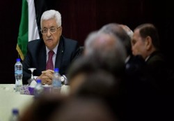 الرئيس الفلسطيني يكلف حسين الشيخ بمهام أمين سر اللجنة التنفيذية لمنظمة التحرير