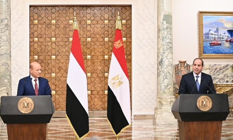 الرئيس المصري يؤكد دعمه للمجلس الرئاسي اليمني في التوصل لحل سياسي للأزمة في اليمن