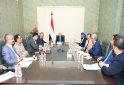"الرئاسي اليمني" يستمع لخطة دمج القوات العسكرية والأمنية