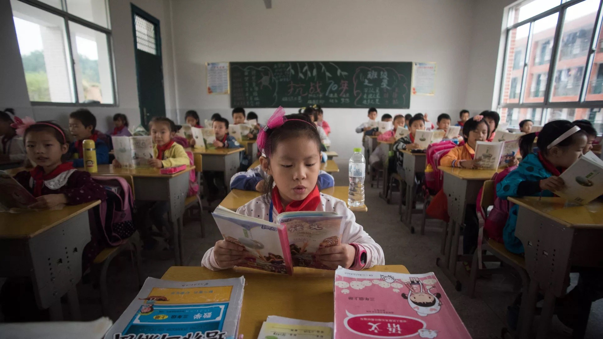 جدل في الصين بسبب "أقلام مزودة بكاميرات" لمراقبة الطلاب.. وزارة التعليم توضح