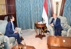 رئيس مجلس القيادة ينشد ضغط دولي لدفع جماعة الحوثي لفتح الطرقات ودفع مرتبات موظفي الدولة