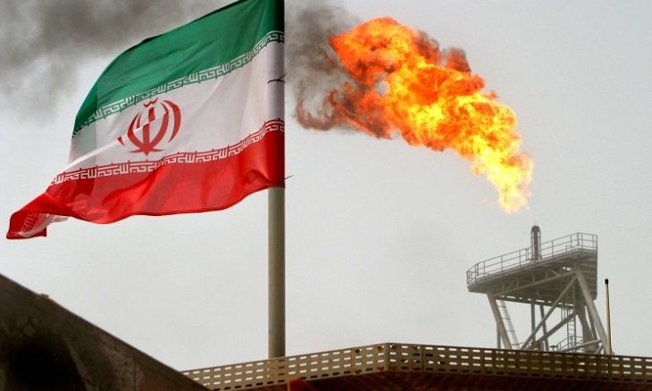 التلفزيون الإيراني: السيطرة على حريق في حقل شاديجان النفطي “نتج عن عمل تخريبي على ما يبدو”