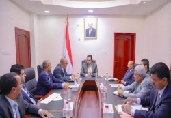 الحكومة تتعهد بضمان تدفق السلع إلى مناطق سيطرة الحوثيين