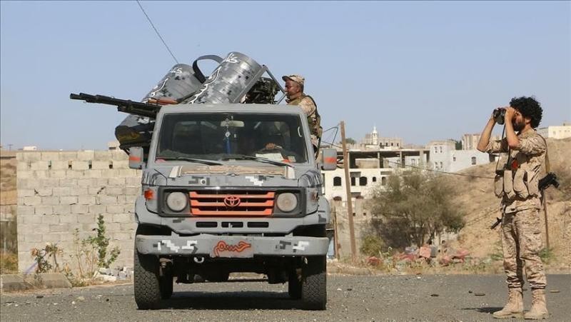 تعز .. القوات الحكومية تنفذ عملية ناجحة خلفت قتلى وجرحى بصفوف الحوثيين