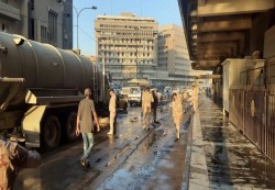 الأمطار تغرق شوارع بغداد وتتسبب بإعفاء عدد من المسؤولين