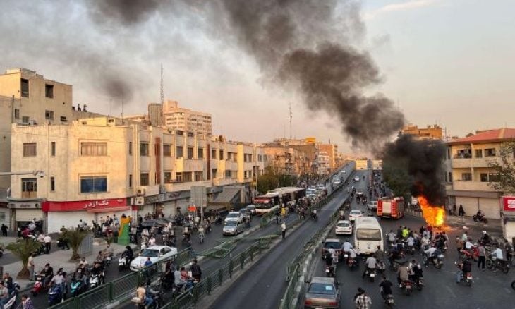برلين: إلغاء شرطة الأخلاق “لن يغير” مطالب الإيرانيين