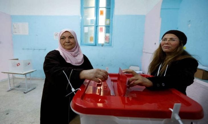 بدء التصويت في الانتخابات البرلمانية التونسية وسط مقاطعة المعارضة