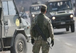 "الناتو" يحقق في إطلاق نار شمالي كوسوفو المتوتر ويحذر من التصعيد
