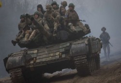 وزير الدفاع الأوكراني يقول إن القوات ستتدرب على دبابات ألمانية في بولندا