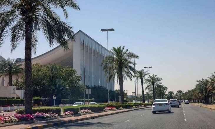 رئيس مجلس الأمة الكويتي يطالب بانتخابات جديدة بعد عودته بحكم قضائي