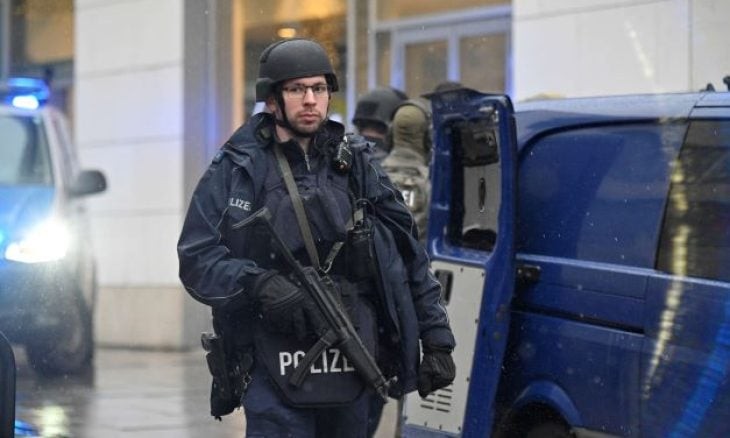 الشرطة الألمانية: محتجز الرهائن في كارلسروه نفذ هجومه منفردا بسلاح صوت
