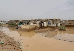 سيول الأمطار تهدد مخيمات النازحين في مأرب