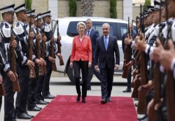 المفوضية الأوروبية ترفض الاتهامات الفلسطينية لفون دير لاين بـ”خطاب عنصري داعم لإسرائيل”