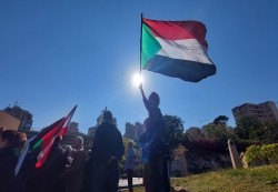 وقفة احتجاجية أمام مبنى الأمم المتحدة في بيروت لوقف الاقتتال في السودان
