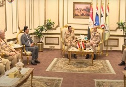 وزير الدفاع اليمني يلتقى القائد العام للقوات المسلحة المصرية