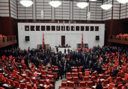 الحكومة التركية الجديدة تؤدي اليمين الدستورية أمام البرلمان