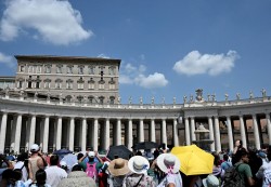 بابا الفاتيكان يحث زعماء العالم على بذل المزيد لمكافحة تغير المناخ