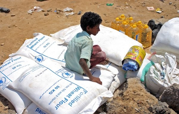 برنامج الغذاء العالمي يعلن عن عزمه وقف المساعدات الإنسانية في اليمن