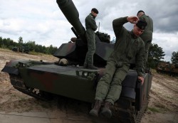 بولندا تعزز دفاعاتها على الحدود مع بيلاروسيا بألفي جندي