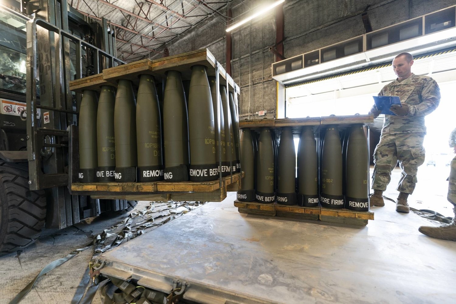 أميركا بصدد إرسال أولى ذخائر اليورانيوم المستنفد إلى أوكرانيا