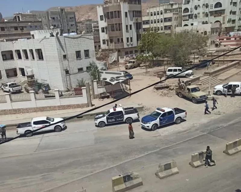 حضرموت: حملة عسكرية تلاحق مطلوبين أمنيا واشتباكات داخل عدد من احياء المكلا