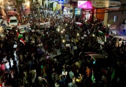 مظاهرات وتضامن شعبي ورسمي في عدة محافظات يمنية مع غزة الفلسطينية