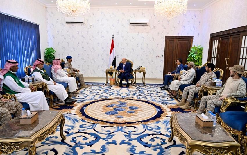 عدن: الرئيس العليمي يلتقي وفدا من قيادة القوات المشتركة