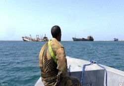 قراصنة يخطفون سفينة تجارية بالقرب من السواحل الصومالية