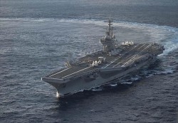 القيادة المركزية الأمريكية: إطلاق صاروخين باليستيين من اليمن استهدفا سفينة شحن