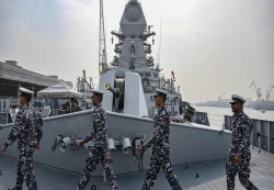 البحرية الهندية تنشر سفن مدمرة لردع الهجمات في بحر العرب