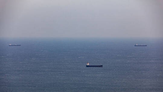 وكالة أمبري البريطانية: صاروخ يصيب سفينة شحن ترفع علم مالطا جنوب البحر الأحمر