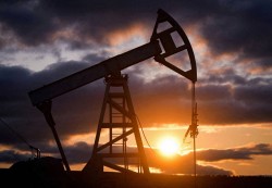 أسعار النفط ترتفع بأكثر من 2 %   بعد الضربات على اليمن