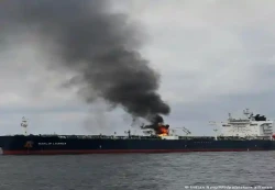 الحوثيون يهاجمون سفينة بريطانية والاتحاد الاوروبي يوافق على مهمة عسكرية لحماية الشحن البحري