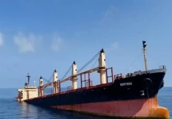 هجوم يستهدف سفينة شحن ترفع علم ليبيريا قبالة السواحل اليمنية