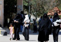 هيومن رايتس: جميع أطراف النزاع في اليمن تقيد حركة النساء