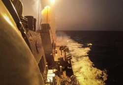 واشنطن تتوعد "بمحاسبة" الحوثيين بعد مقتل ثلاثة من طاقم سفينة استهدفوها في خليج عدن