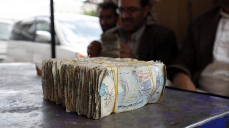 اليمن: نقل مقار البنوك الرئيسية يصدم القطاع المصرفي