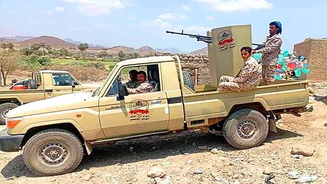 مقتل أربعة جنود وإصابة ستة آخرين في هجوم حوثي على قوات درع الوطن بحيفان
