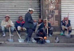 عمال اليمن: عيد بلا عمل ولا أمل في زمن الحرب