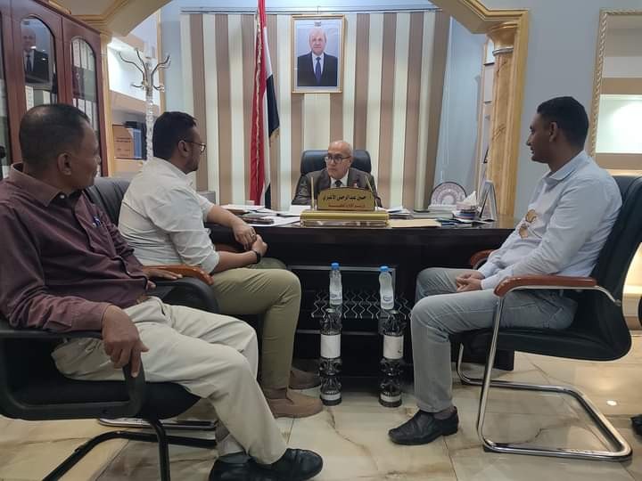 الوزير الأغبري يناقش آلية التنفيذ لمشروع الحلول المستدامة للنازحين