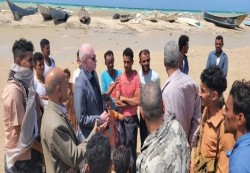 تعز: الوكيل الأكحلي يطّلع على الأضرار الناجمة عن المد البحري على شواطئ مديرية ذوباب