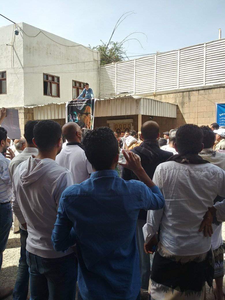 صنعاء: عناصر حوثية تقتحم مقر شركة برودجي سيستمز وتصادر بقية محتوياتها