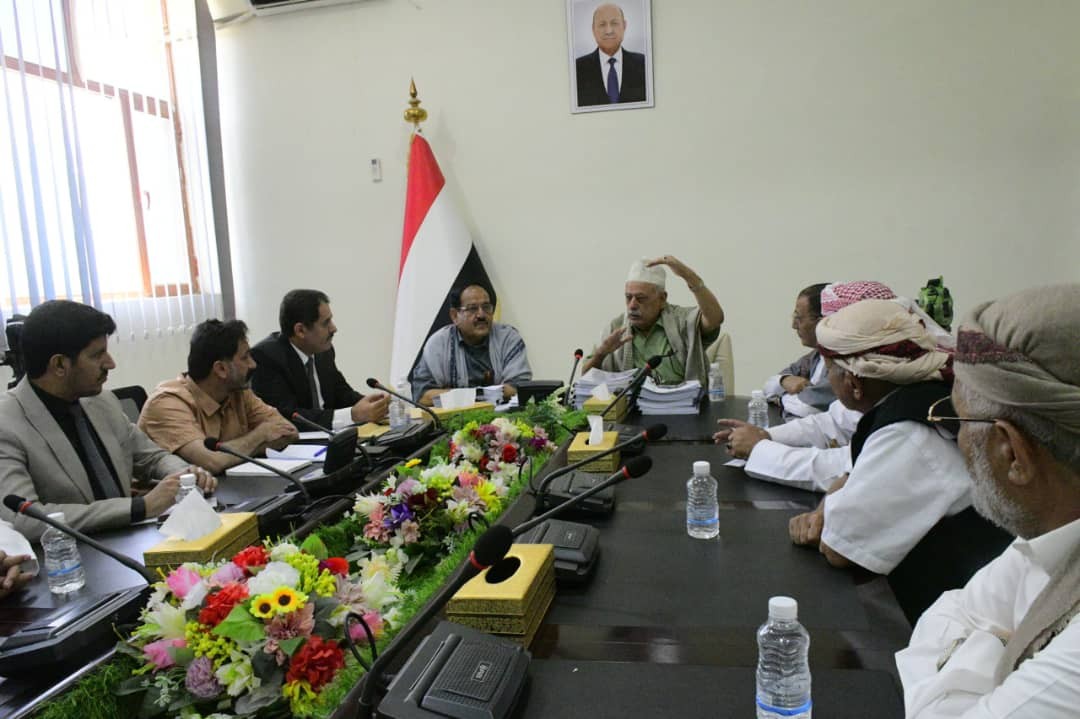 اللجنة البرلمانية تختتم مهامها في مأرب وتدعو إلى دعم عاجل للنازحين